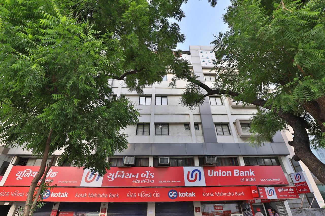 Oyo-27059城市大酒店 Tezpur 外观 照片